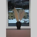 - Center - Modern * Stryn