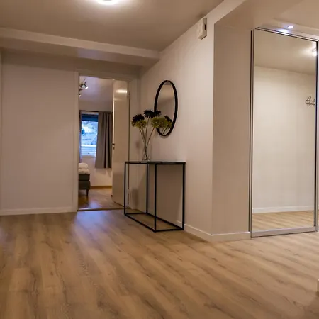 - Center - Modern Stryn