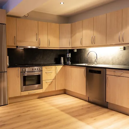 - Center - Modern Stryn