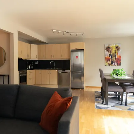 - Center - Modern Stryn