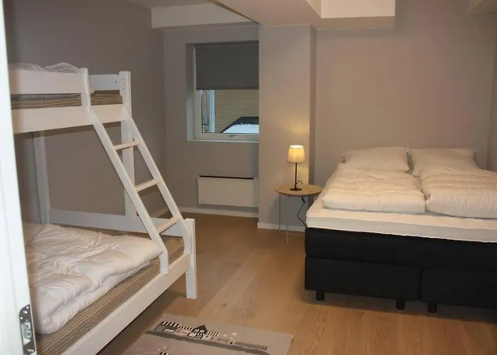 - Center - Modern Stryn