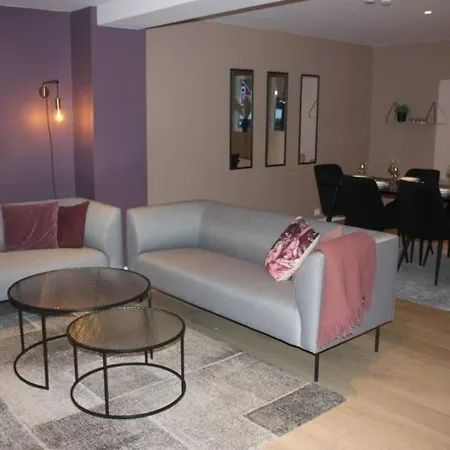 - Center - Modern Stryn