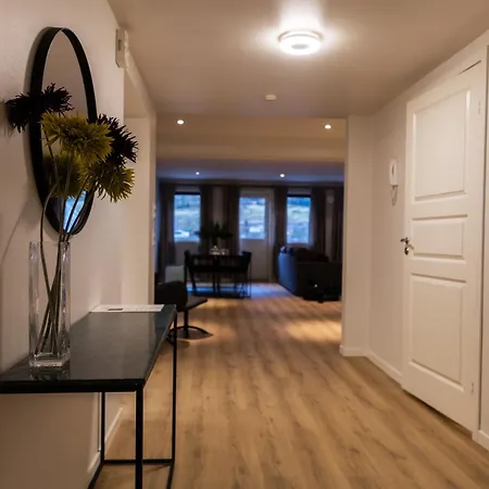 - Center - Modern *