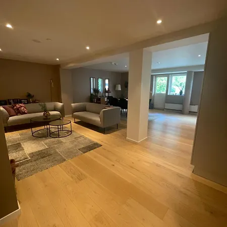 - Center - Modern